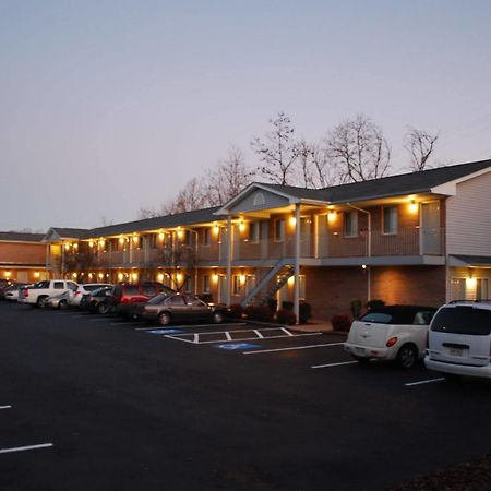 Affordable Corporate Suites Of Lynchburg Bagian luar foto